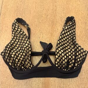 Beach bunny bikini set. NWOT 

Top- size med

Bottom- size large